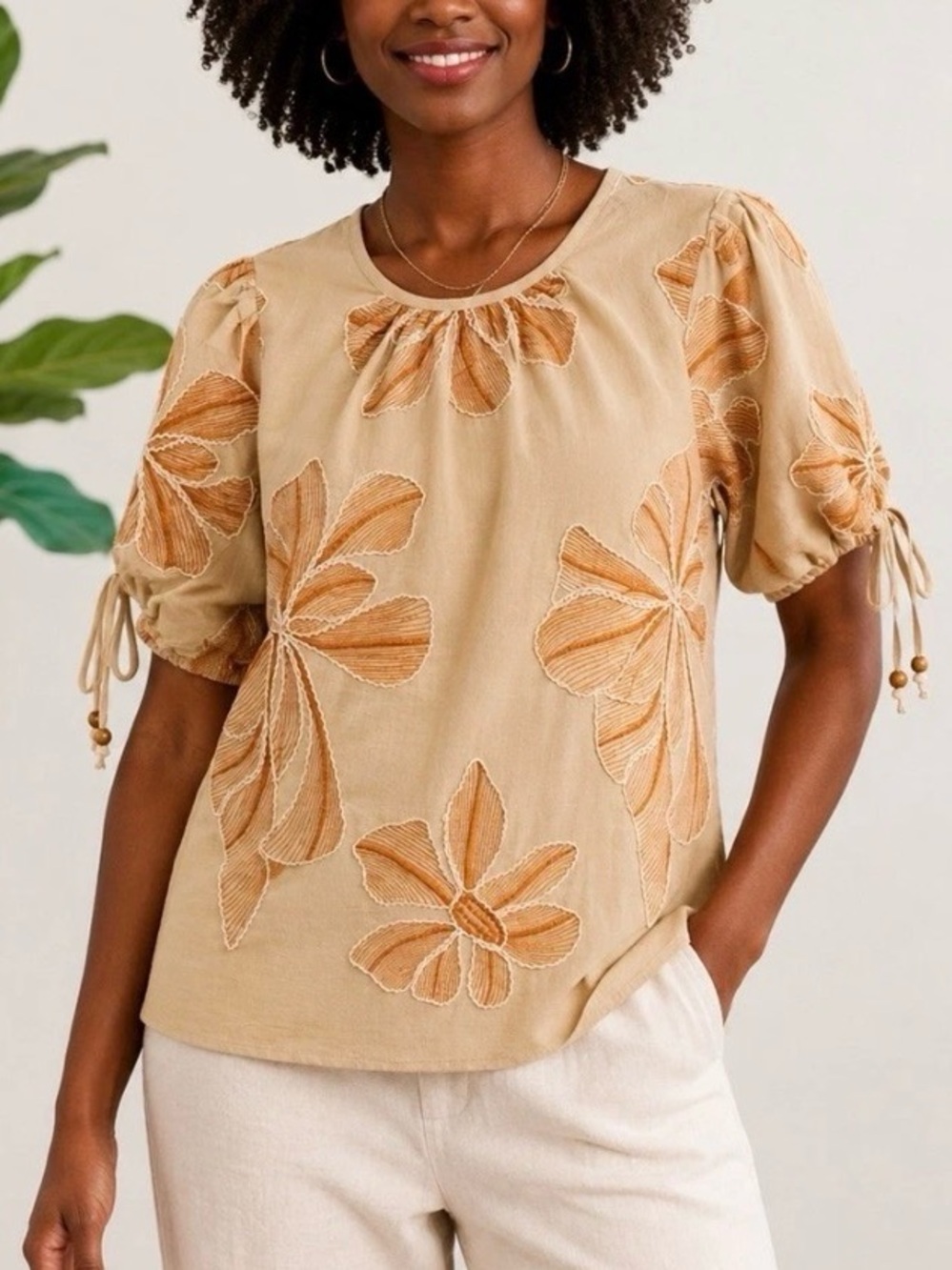 Badgley Mischka Beige Embroidered Puff-Sleeve Blouse. Size S